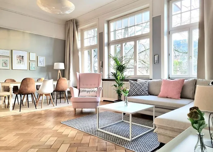 Charysma - Jugendstil Trifft Moderne, Schlafzimmer Mit Smart-Tv, Tischfussball, Darts, Parkplatz