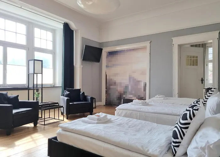 Charysma - Jugendstil Trifft Moderne, Schlafzimmer Mit Smart-Tv, Tischfussball, Darts, Parkplatz