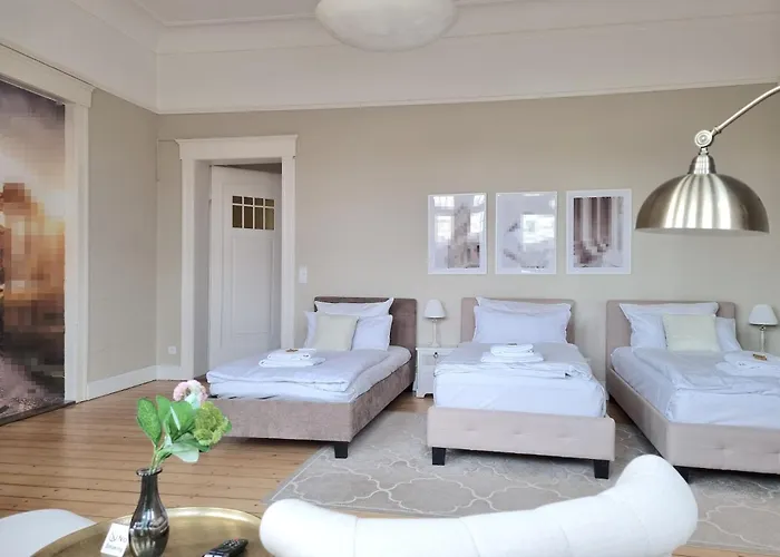 Charysma - Jugendstil Trifft Moderne, Schlafzimmer Mit Smart-Tv, Tischfussball, Darts, Parkplatz