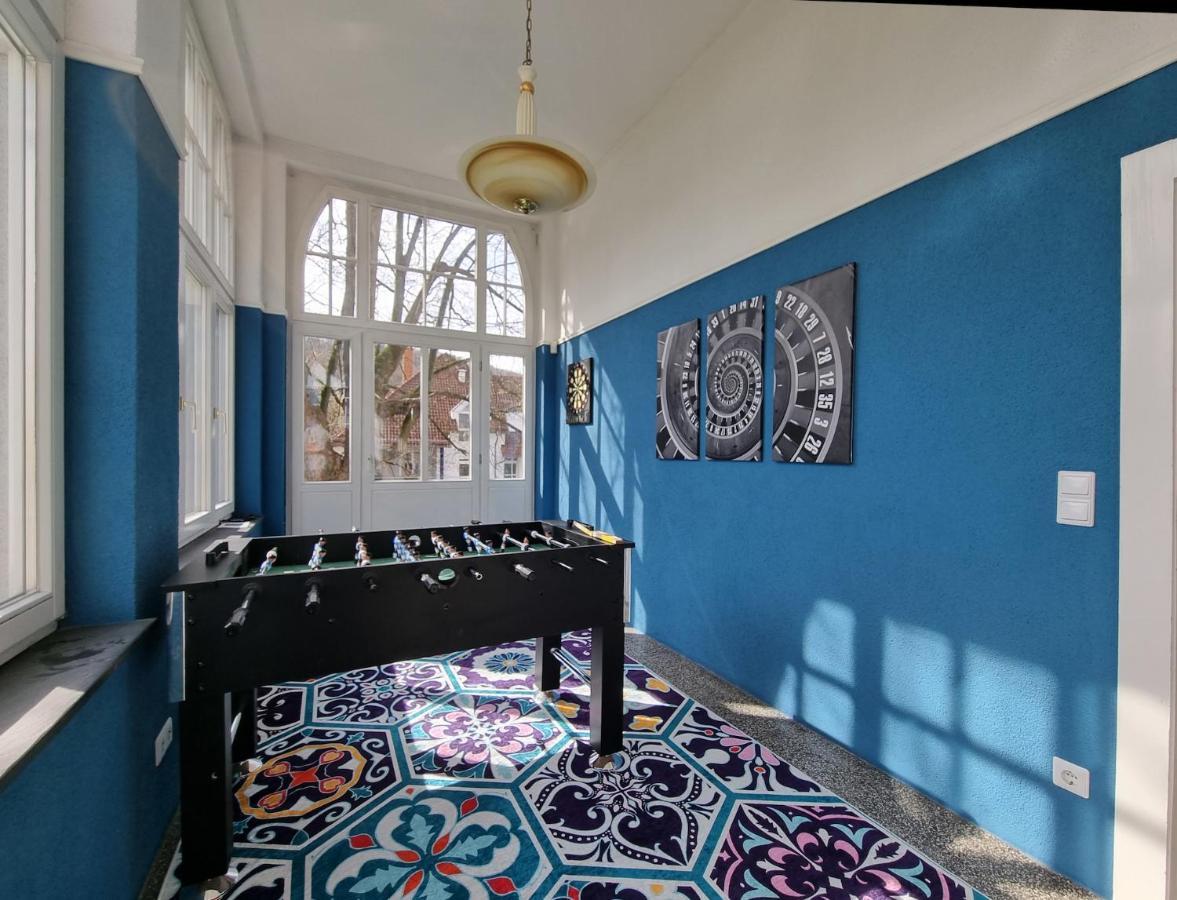 Charysma - Jugendstil Trifft Moderne, Schlafzimmer Mit Smart-tv, Tischfussball, Darts, Parkplatz Apartment Hamelin