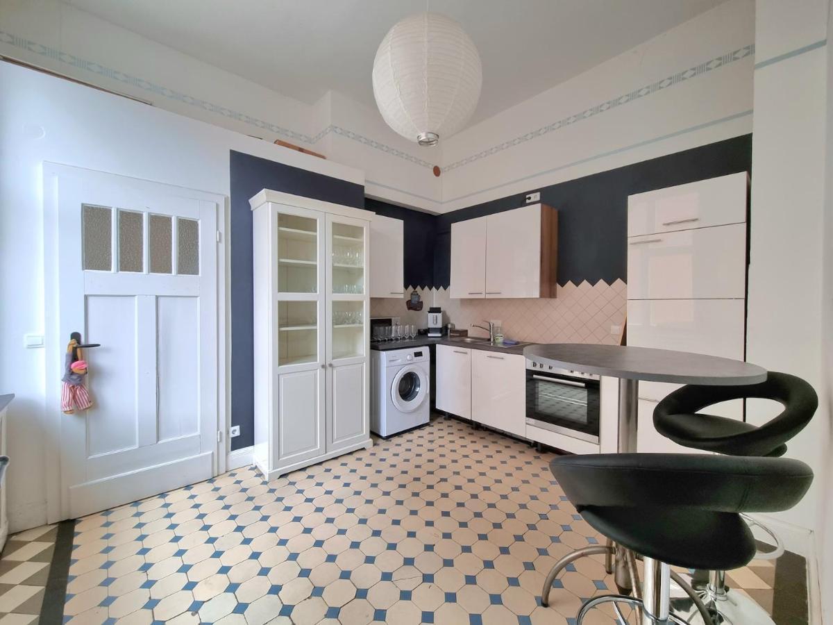 Apartment Charysma - Jugendstil Trifft Moderne, Schlafzimmer Mit Smart-tv, Tischfussball, Darts, Parkplatz Hamelin