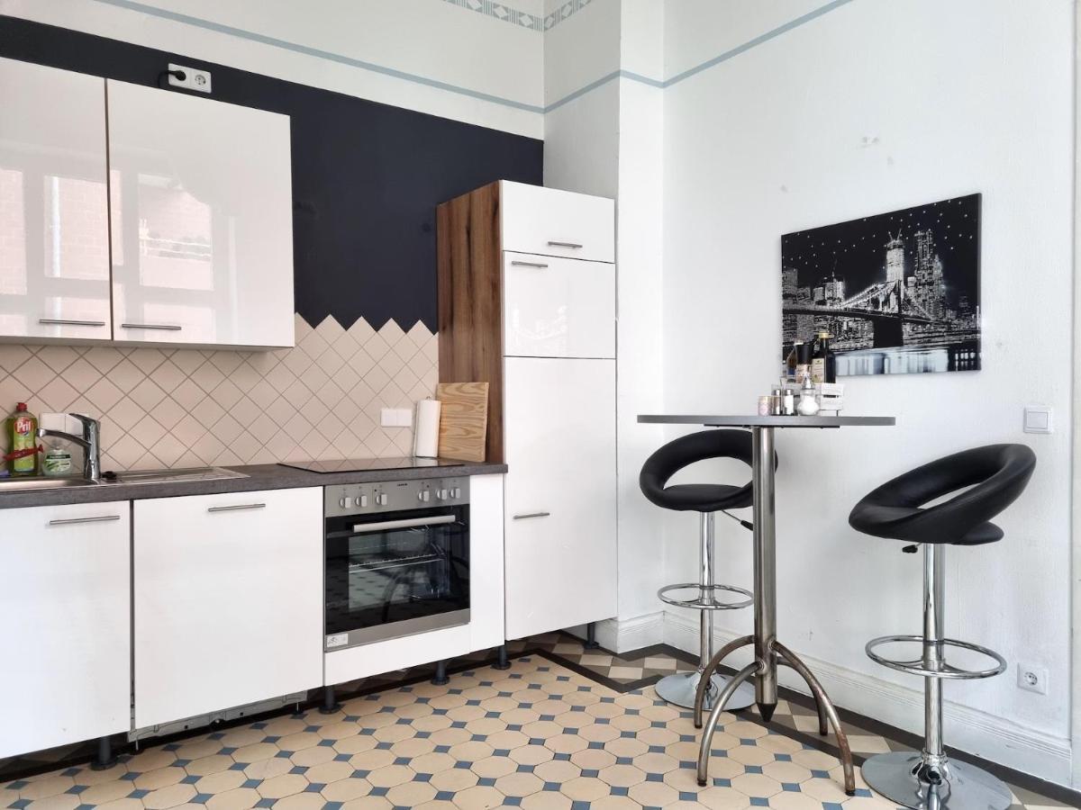 Charysma - Jugendstil Trifft Moderne, Schlafzimmer Mit Smart-tv, Tischfussball, Darts, Parkplatz Apartment