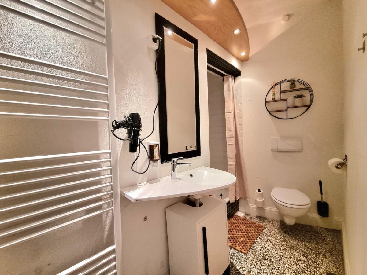 Charysma - Jugendstil Trifft Moderne, Schlafzimmer Mit Smart-tv, Tischfussball, Darts, Parkplatz Hamelin