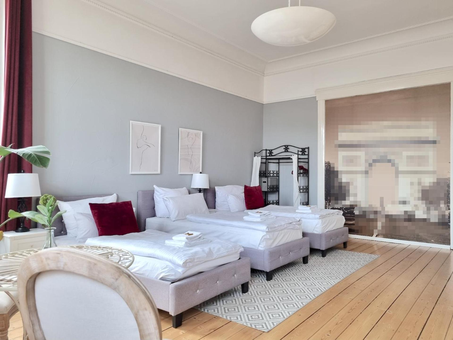 Charysma - Jugendstil Trifft Moderne, Schlafzimmer Mit Smart-tv, Tischfussball, Darts, Parkplatz Apartment Hamelin